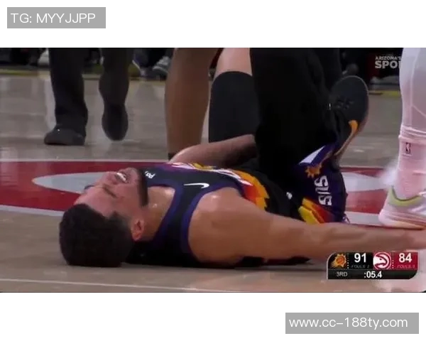 布克第三节狂砍16分全场31分4板3助伤退末节遗憾未能继续拼搏