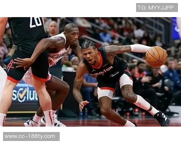 雷霆三分如虹狄龙替补席无奈神情引发网友热议